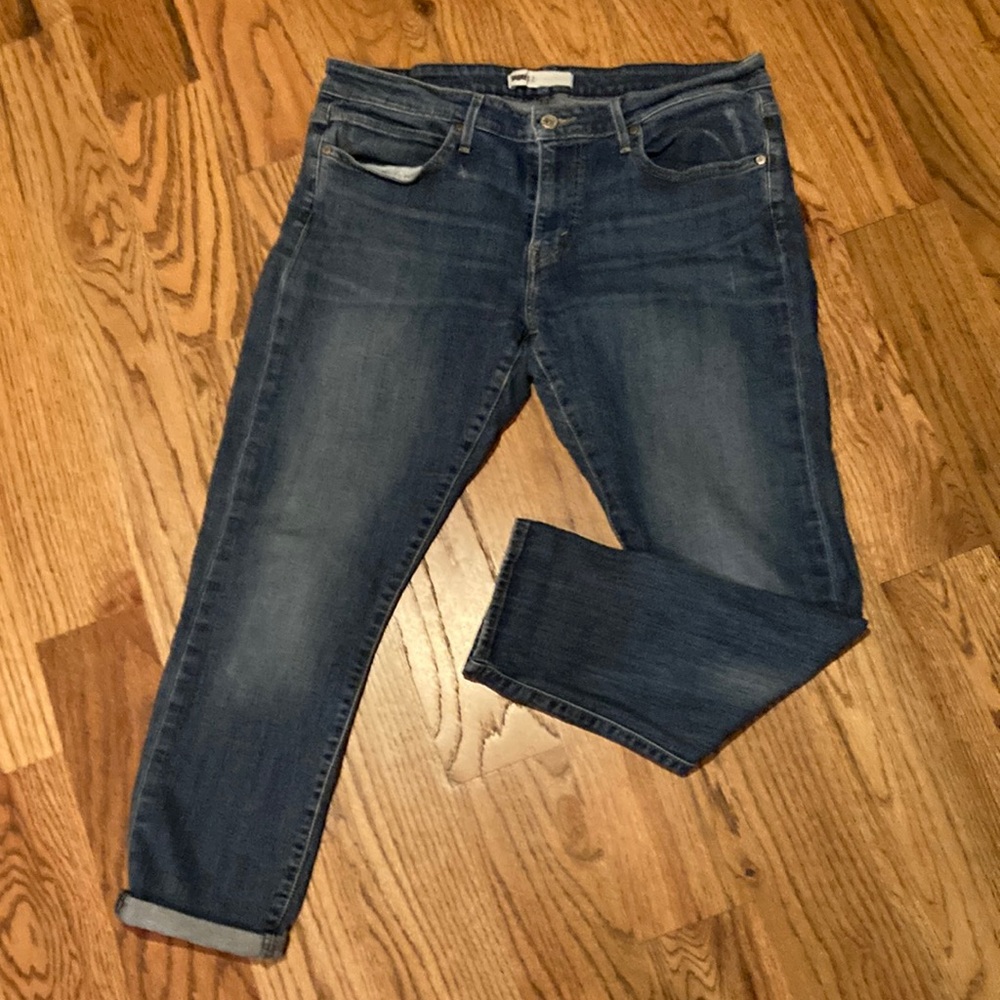Women Levi’s tapered leg